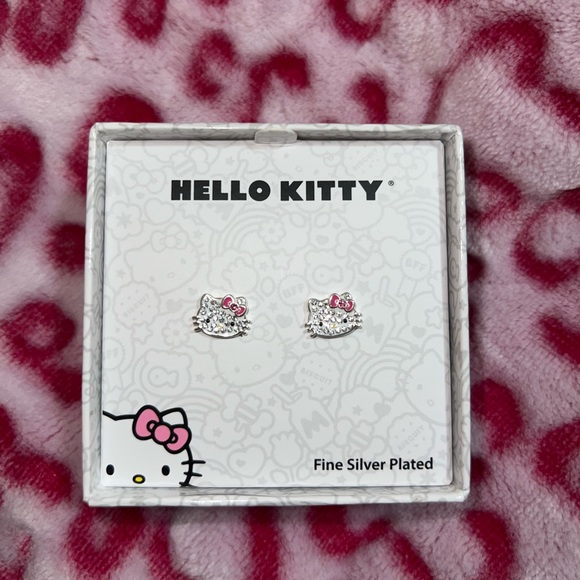 HK earrings 🌸 - Picture 1 of 1